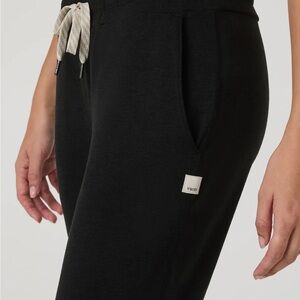 *Excellent condition* Vuori black joggers women's size large